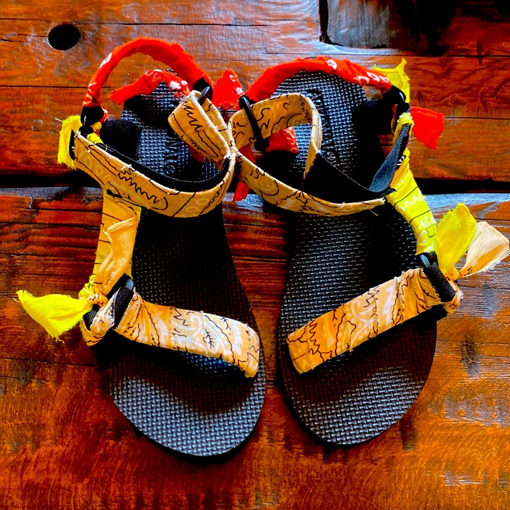 ARIZONA LOVE SANDAL size 40 NEVER WORN